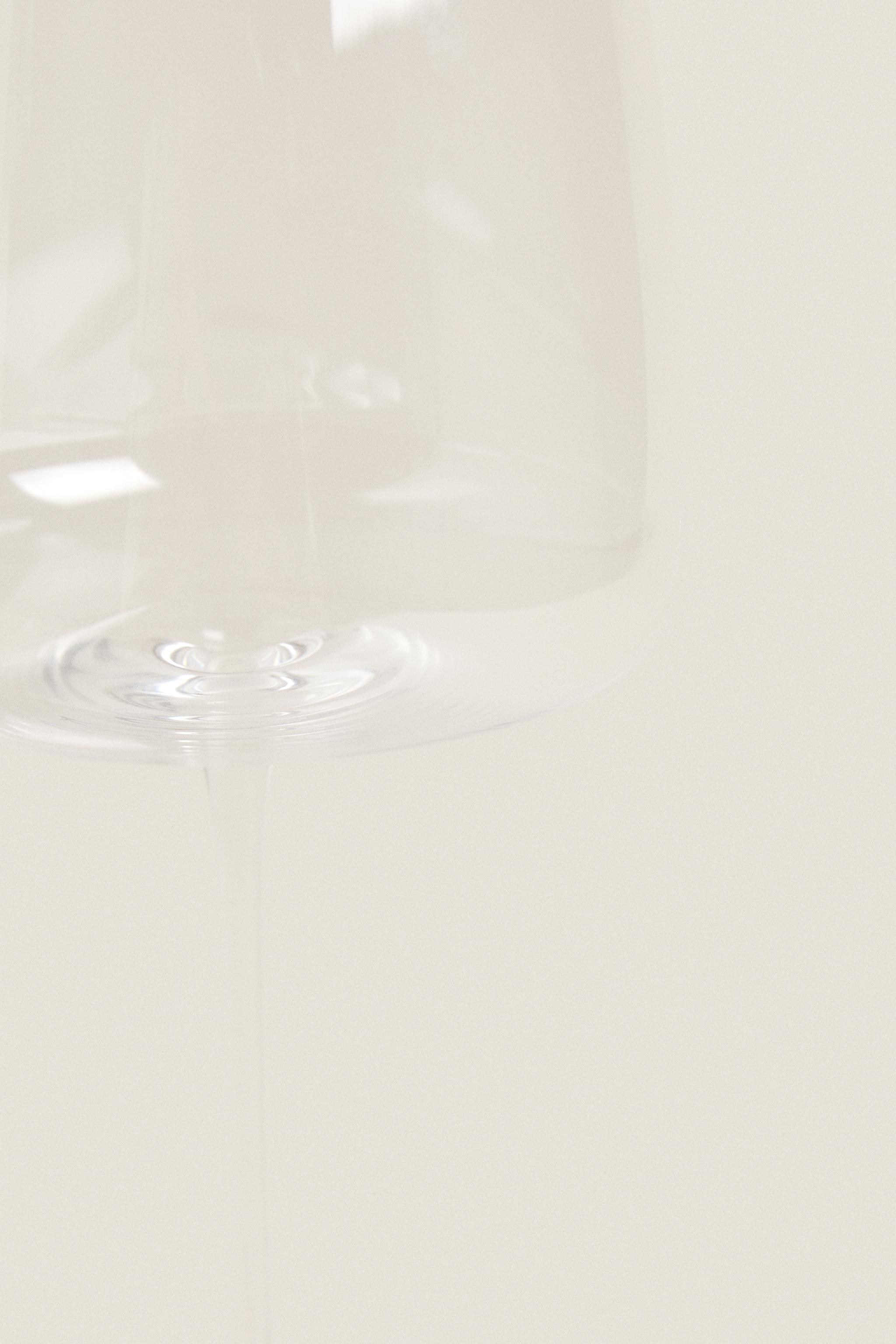 ULTRA LIGHTWEIGHT GLASS WINE GLASS